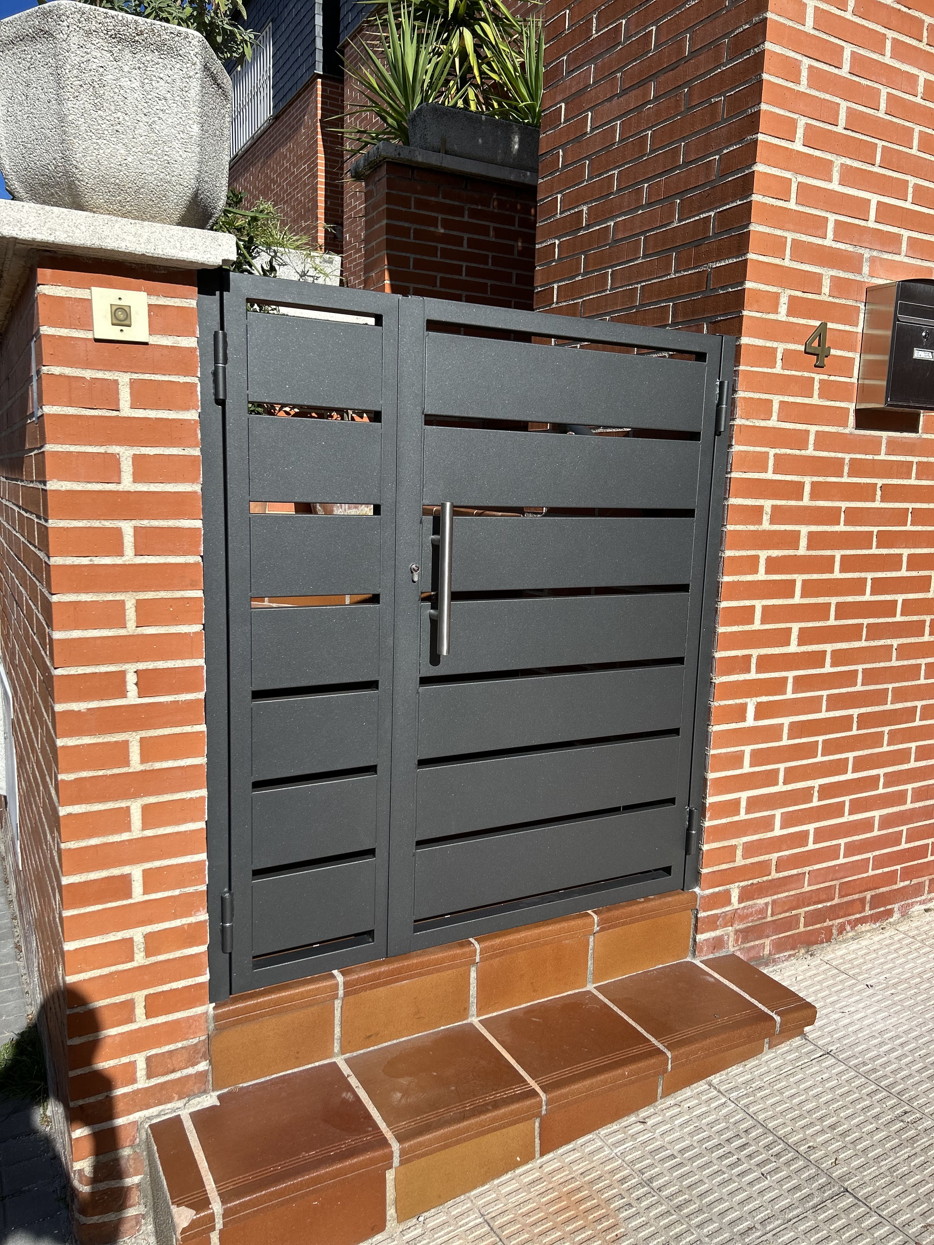 Puertas peatonales 2